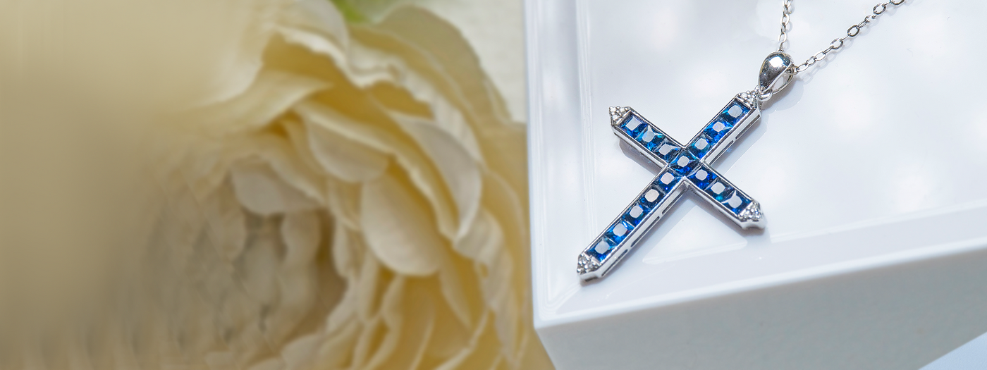 SARATTI Gifts for Everyone — handcrafted fine jewelry and gemstone pieces made to celebrate every bond and occasion.