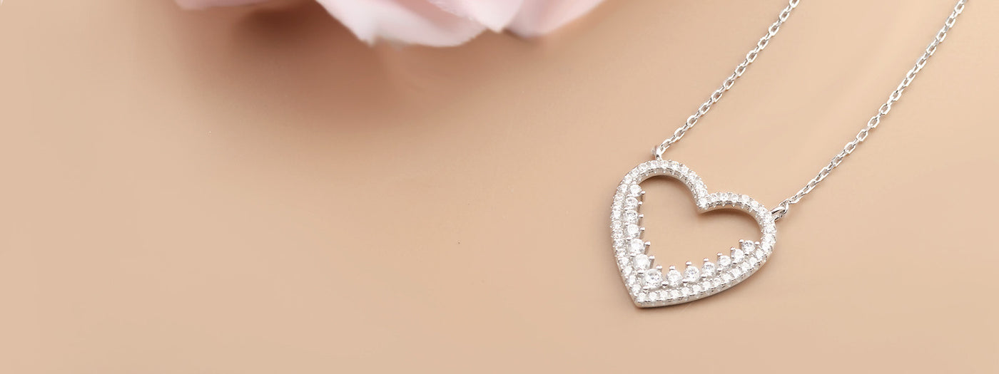 SARATTI Gifts for Her — fine jewelry handcrafted to celebrate her beauty, grace, and individuality.”