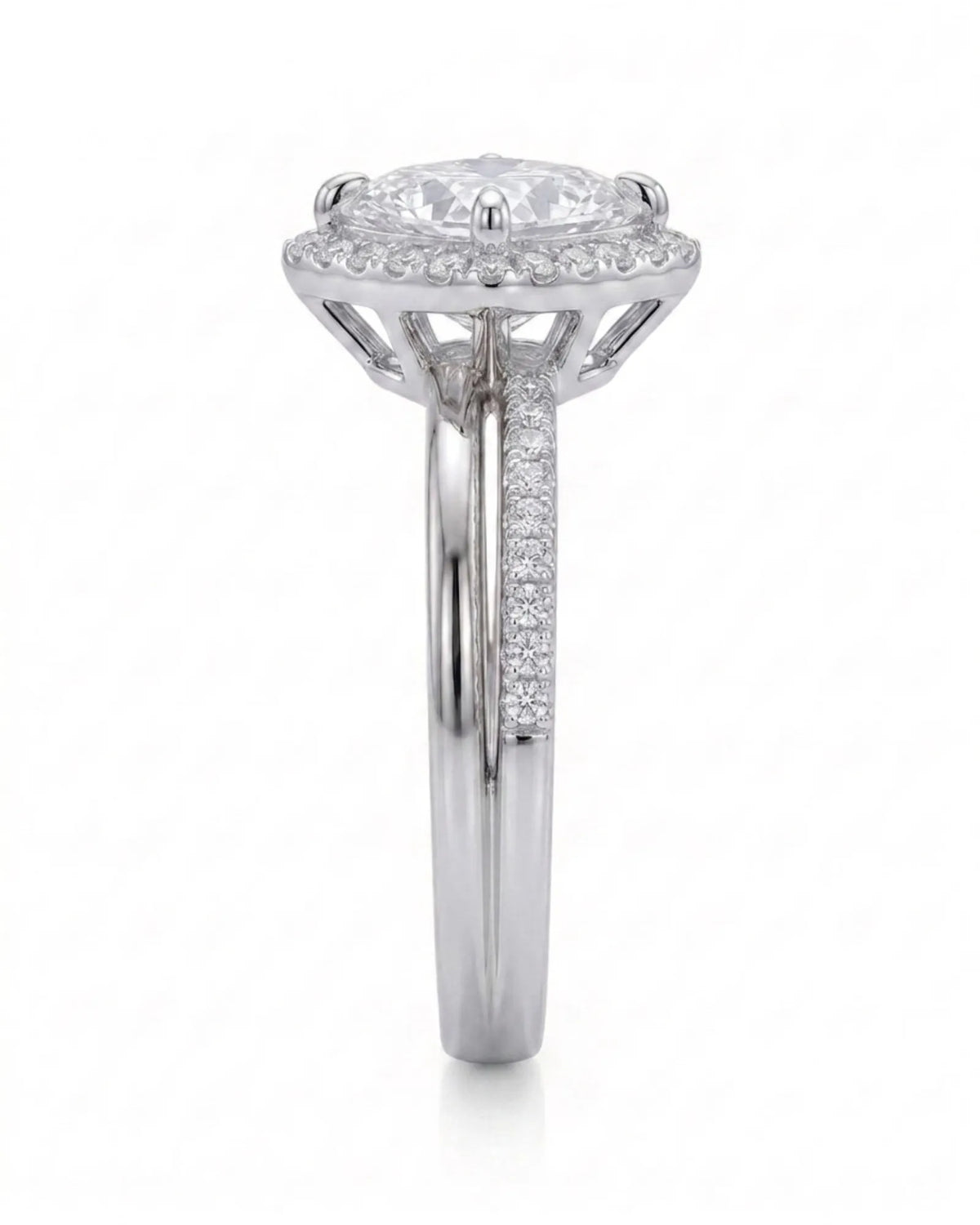 Renea – Majestic Grace Natural Round Diamond Two-Tone Halo Ring