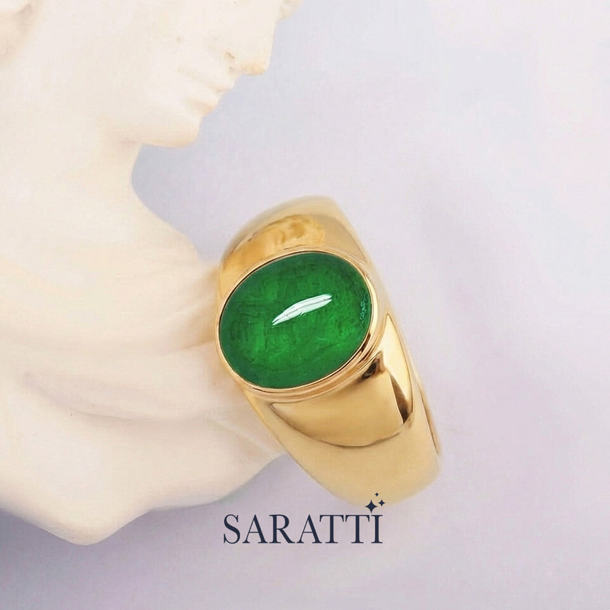 Mens emerald ring oval cabochon handcrafted design in 18K yellow gold | SARATTI