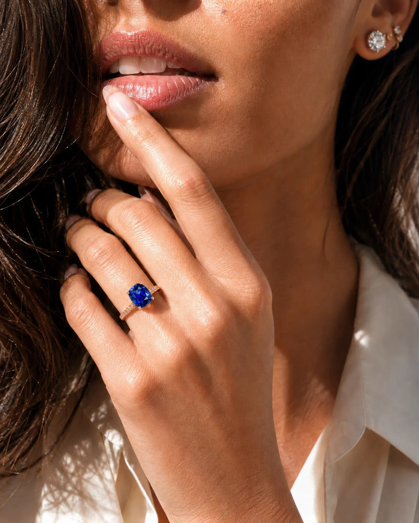 Sapphire and diamond promise ring with modern prong setting in 18K rose gold | SARATTI