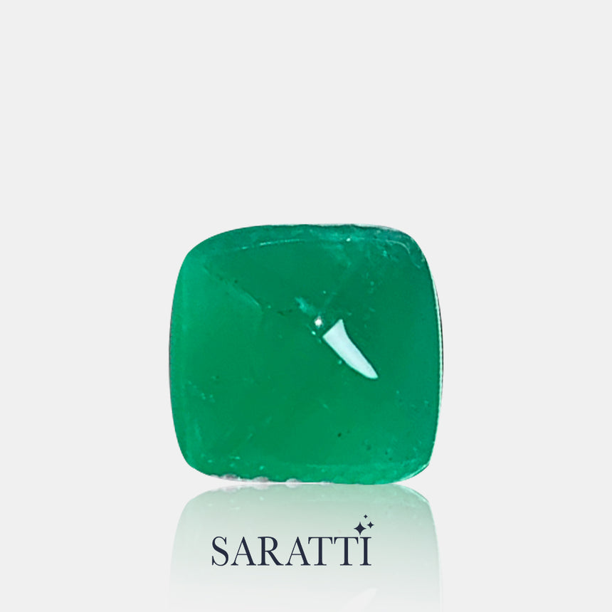 Side profile of sugarloaf emerald 7.37 × 7.33 mm loose stone | SARATTI