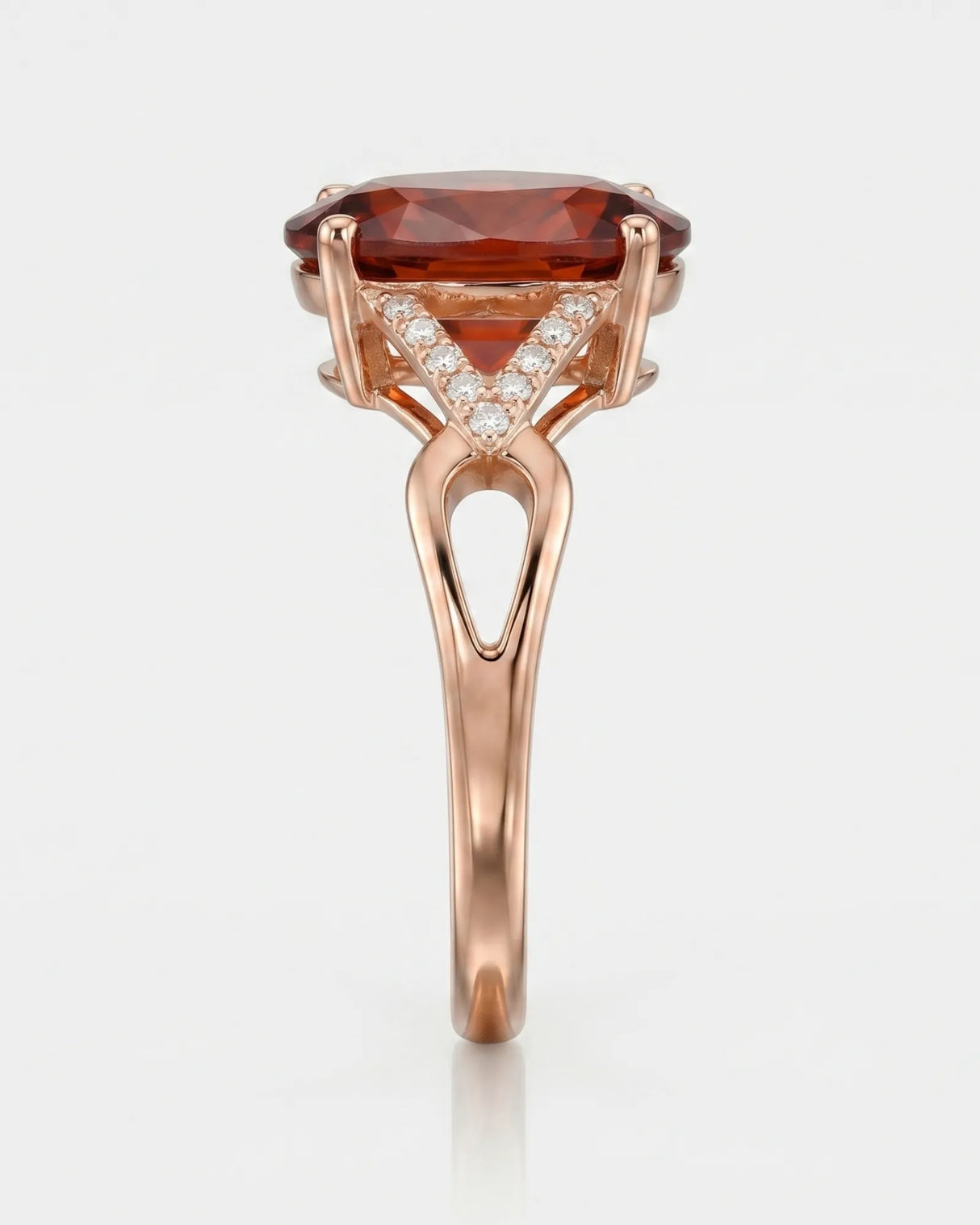 Solara diamond frame garnet ring with oval gemstone in 18K rose gold | SARATTI