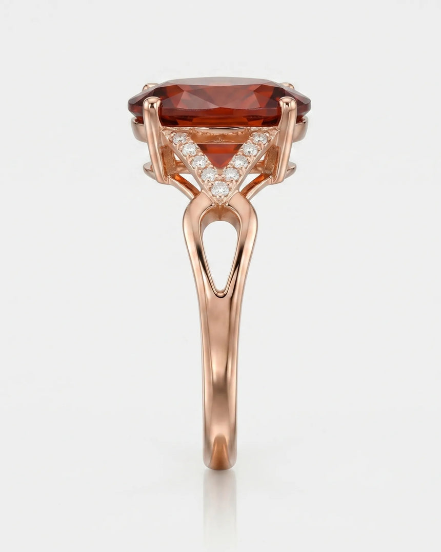Solara diamond frame garnet ring with oval gemstone in 18K rose gold | SARATTI