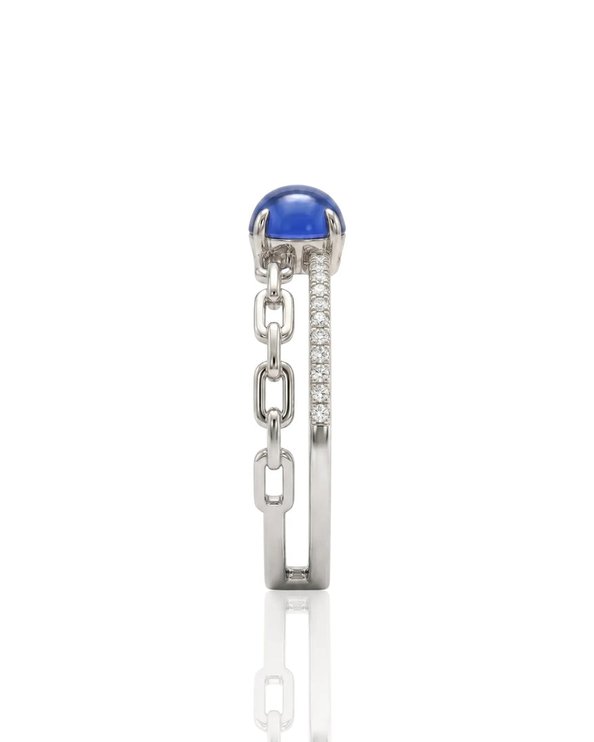 Stackable sapphire and diamond chain ring with oval cabochon in platinum | SARATTI