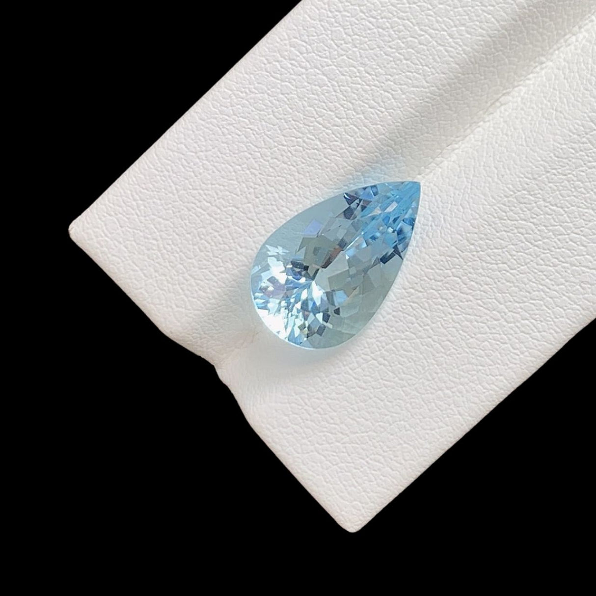4.67 carats Pear Cut Santa Maria Aquamarine Gemstone