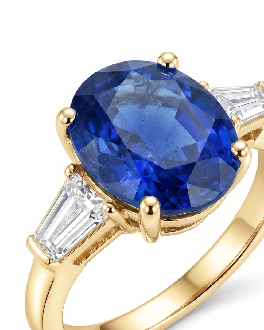 Three-stone sapphire ring with tapered baguette diamonds and refined 18K yellow gold setting | SARATTI