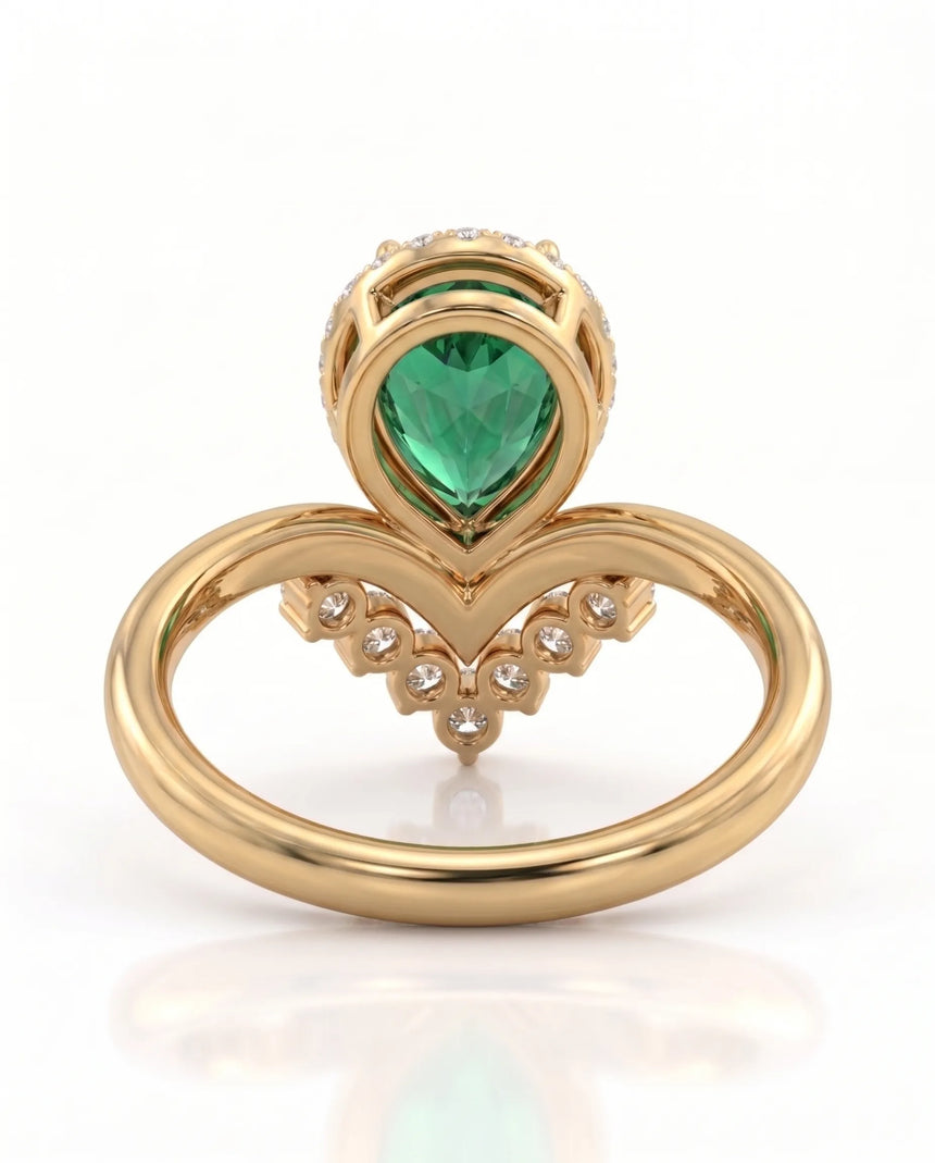 Tiara style emerald ring in 18K yellow gold | SARATTI