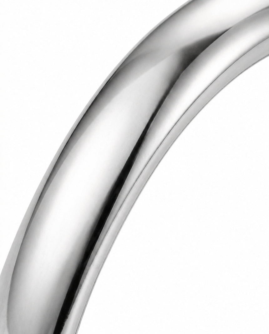 Timeless plain wedding band in Platinum | SARATTI
