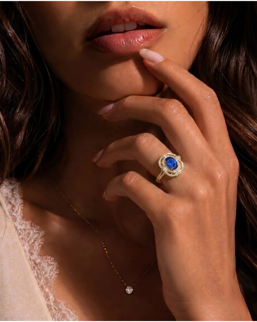 Unheated oval sapphire ring framed by bright diamonds in 18K yellow gold | SARATTI