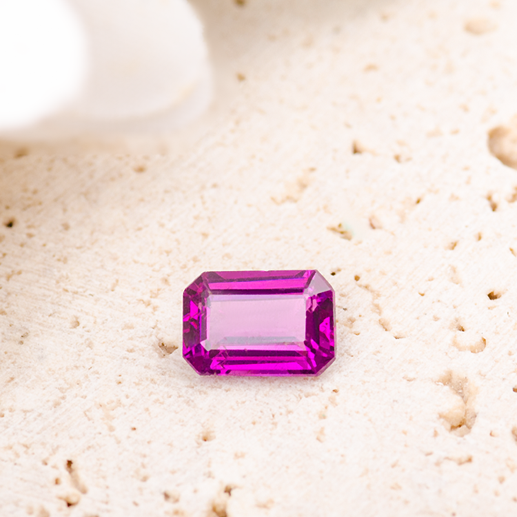 VS Clarity Emerald Cut Natura Garnet Gem | Saratti