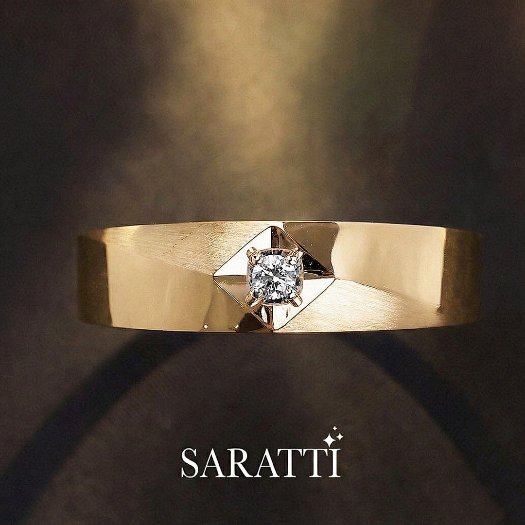 Cometa solitaire diamond ring worn on model in 18K yellow gold | SARATTI