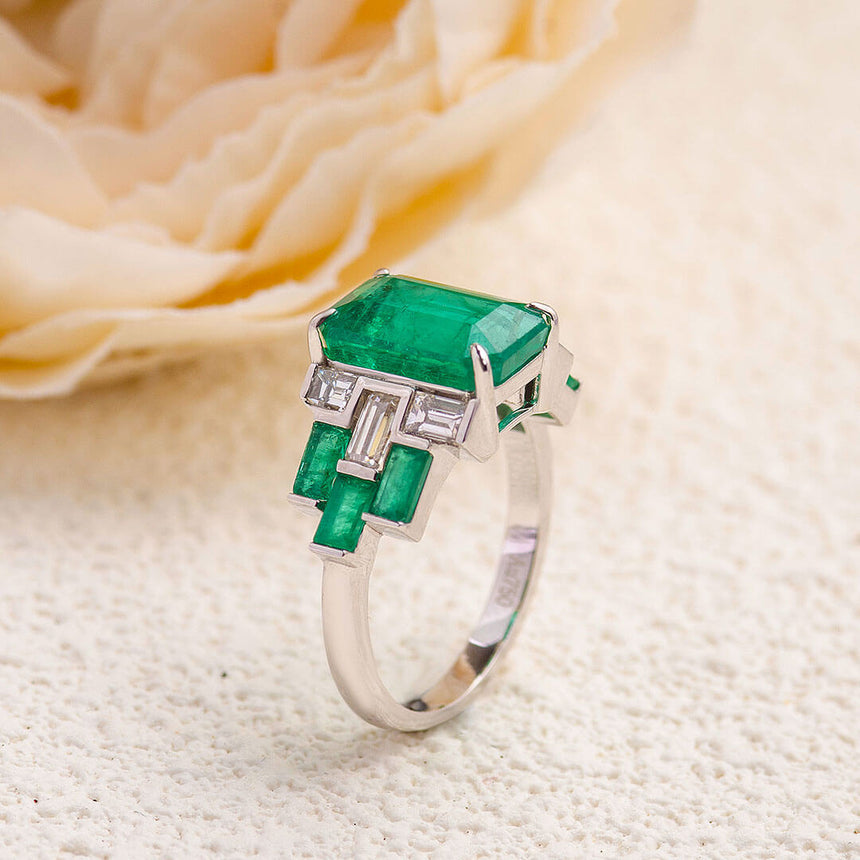 Pyramidal Left Side of the Héritage Picasso Emerald & Diamond Ring | Saratti