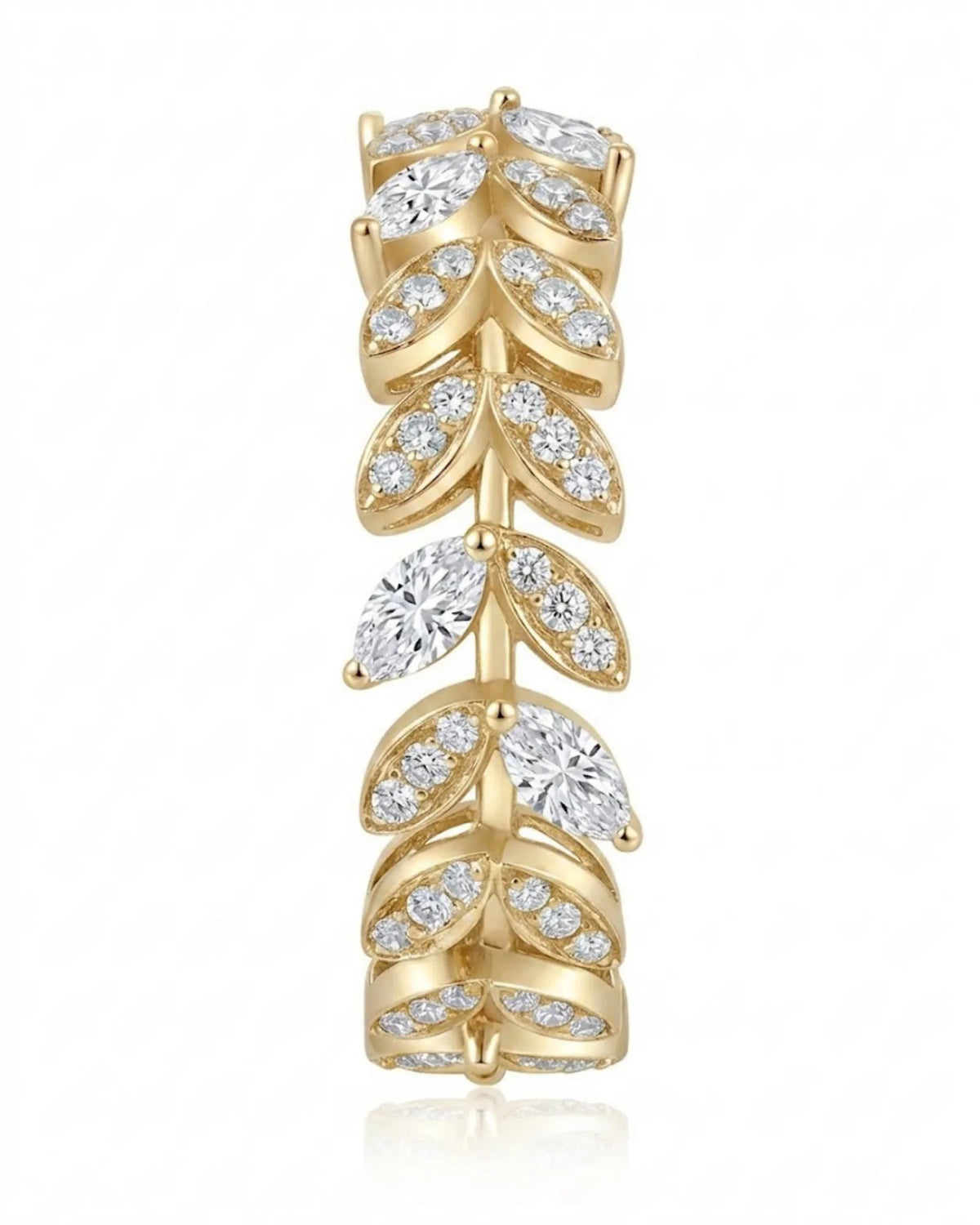 Vintage-inspired diamond wedding ring with structured Art Deco lines and refined accents in 18K yellow gold | SARATTI