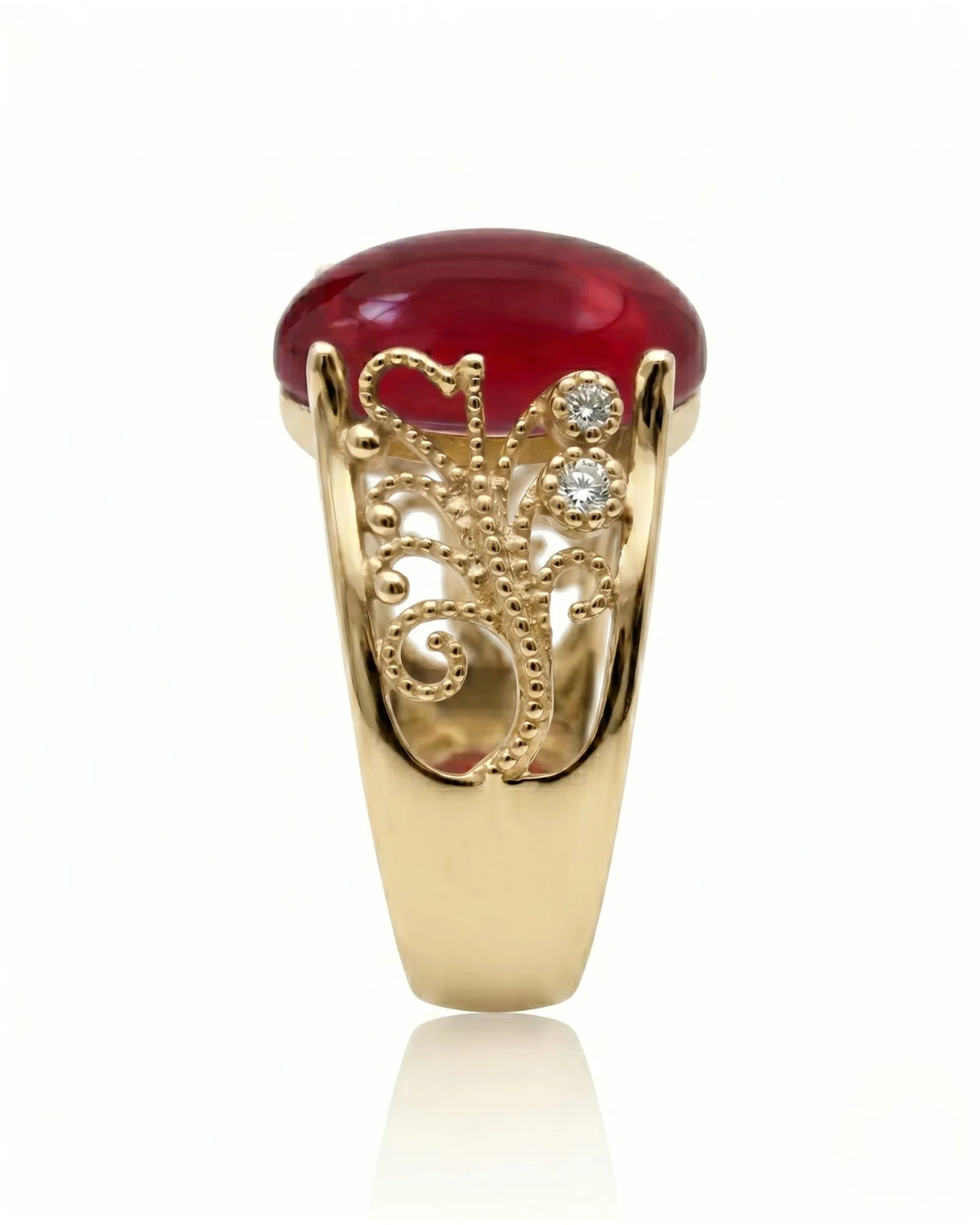 Vintage ruby ring with scrollwork sides and round diamonds in yellow gold | SARATTI