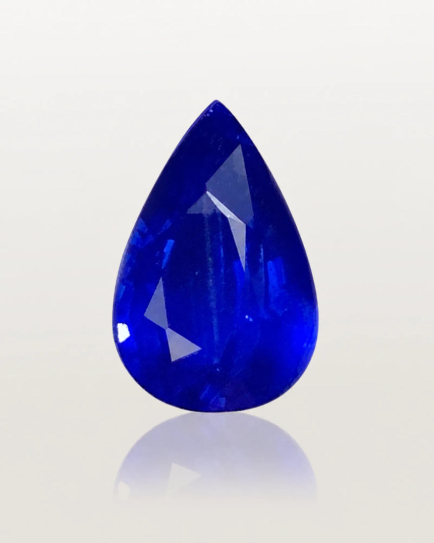 Vivid Blue Natural Sapphire pear brilliant cut facet detail | SARATTI