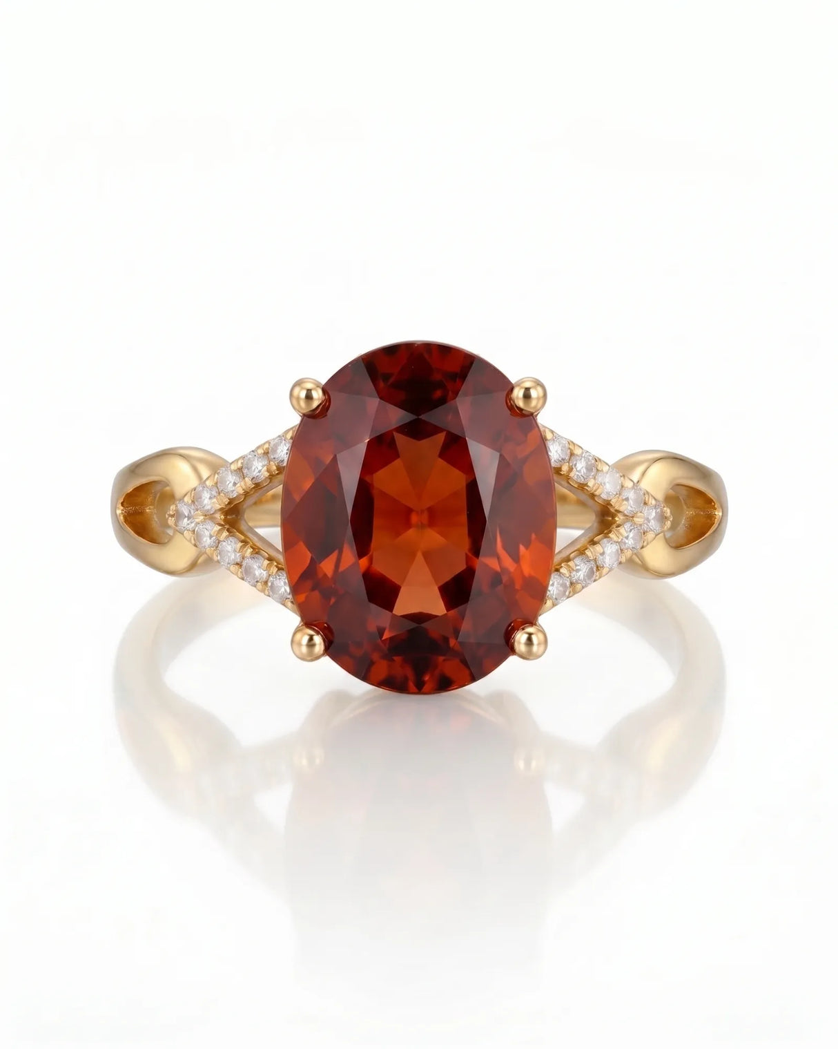 Vivid orange oval garnet ring with natural diamond shoulders in 18K yellow gold | SARATTI
