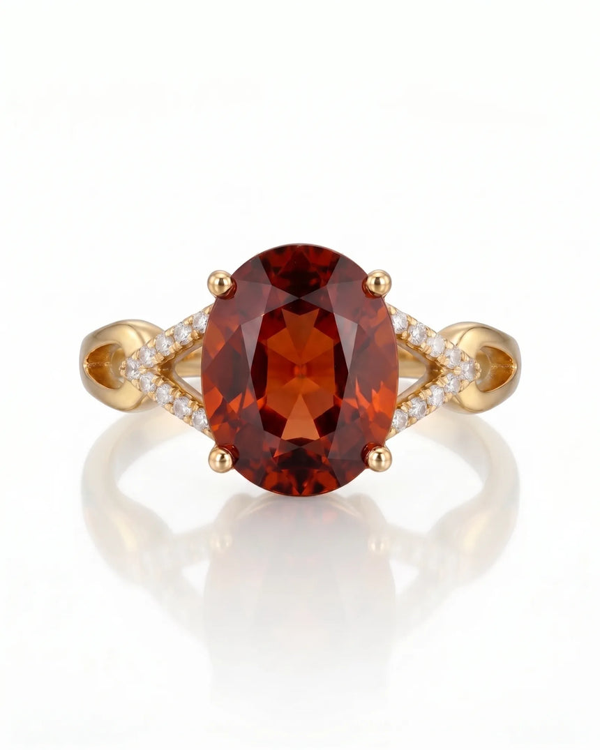 Vivid orange oval garnet ring with natural diamond shoulders in 18K yellow gold | SARATTI