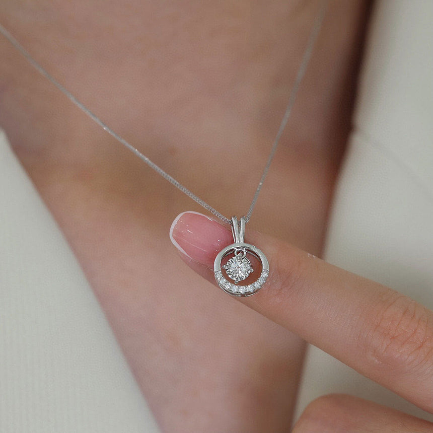 Model's finger showing the diamond pendant of the Aura di Diamante Diamond Necklace | Saratti