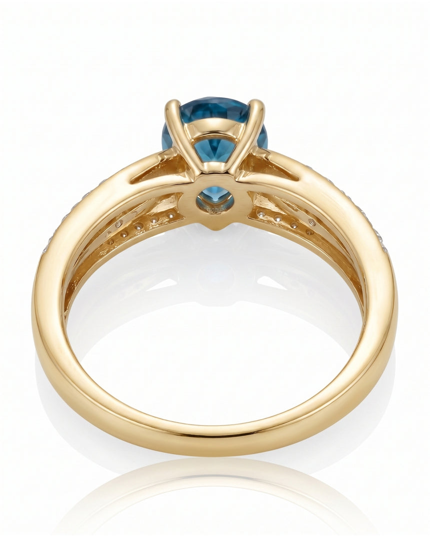 Yellow gold aquamarine ring with flowing split shank and pavé diamonds | SARATTI
