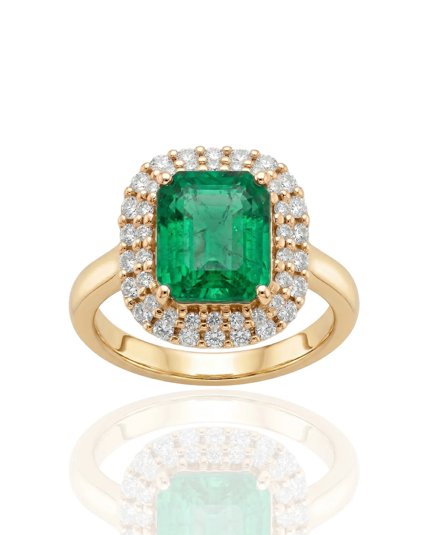 Yellow gold natural emerald ring with 0.7 carat diamond frame | SARATTI