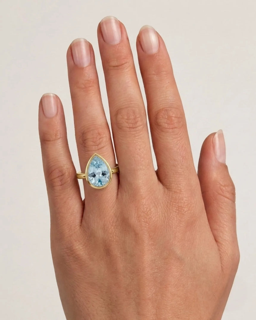 AUREX pear cut Aquamarine bezel solitaire ring setting in Yellow Gold, model view | SARATTI