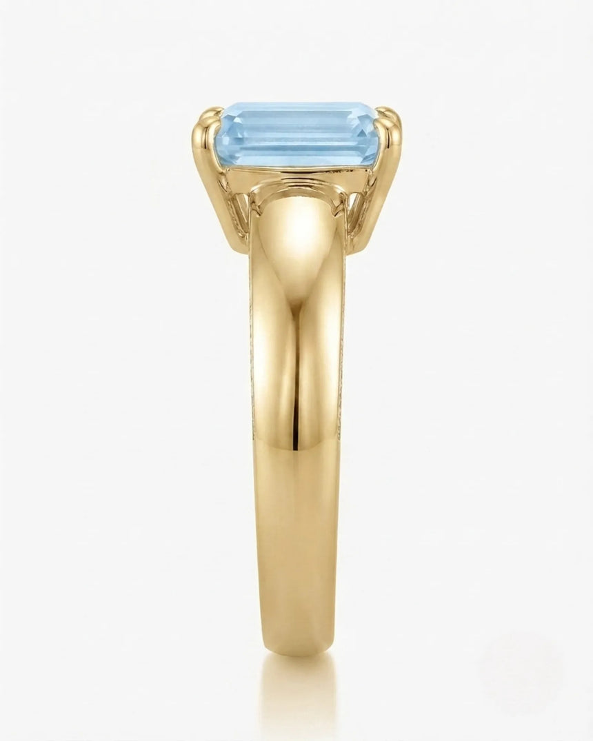 Céleste Arc emerald cut Aquamarine ring setting in yellow gold, side profile with open basket | SARATTI
