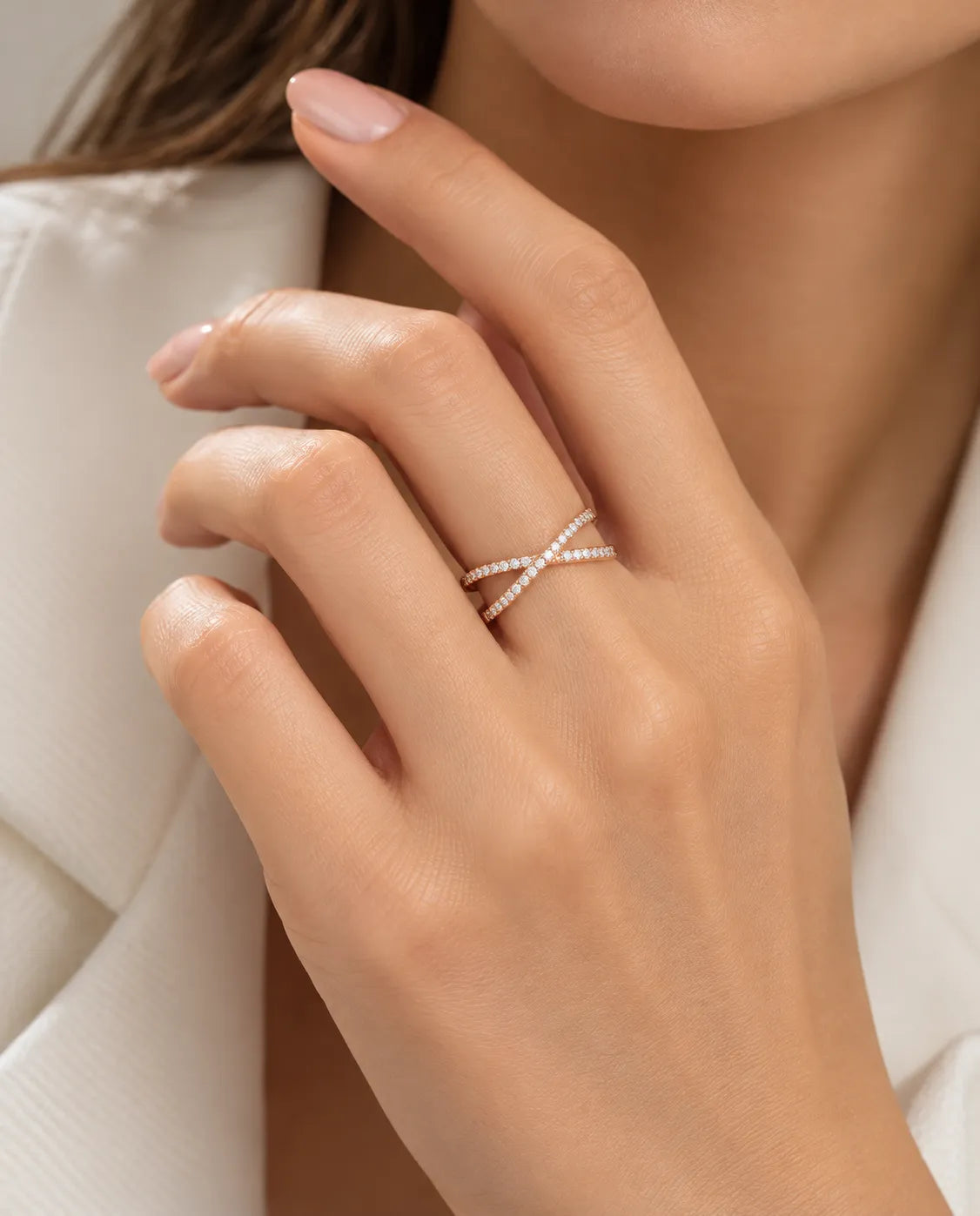 Beauty portrait of the criss cross diamond wedding band in 18K rose gold with round brilliant diamonds | SARATTI