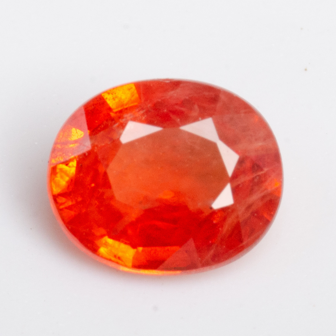 oval 1.29ct spessartine garnet gemstone close view | SARATTI