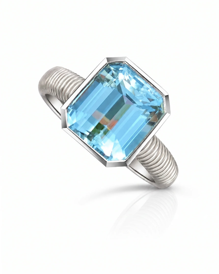 Rivage Bezel emerald-cut Aquamarine ribbed bezel solitaire ring setting in Platinum, 45-degree view | SARATTI