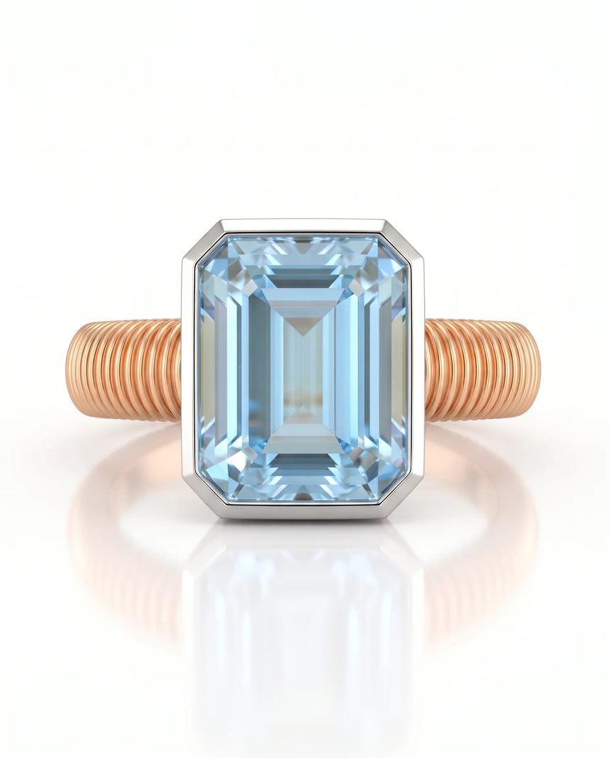 Rivage Bezel emerald-cut Aquamarine ribbed bezel solitaire ring setting in Rose Gold, top view | SARATTI