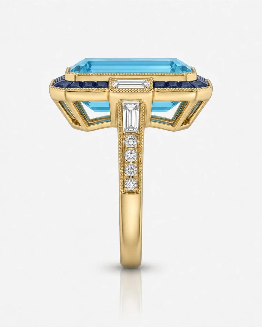 Saphira Line emerald-cut Aquamarine ring setting in yellow gold, side profile with pavé shoulders and open crown gallery | SARATTI