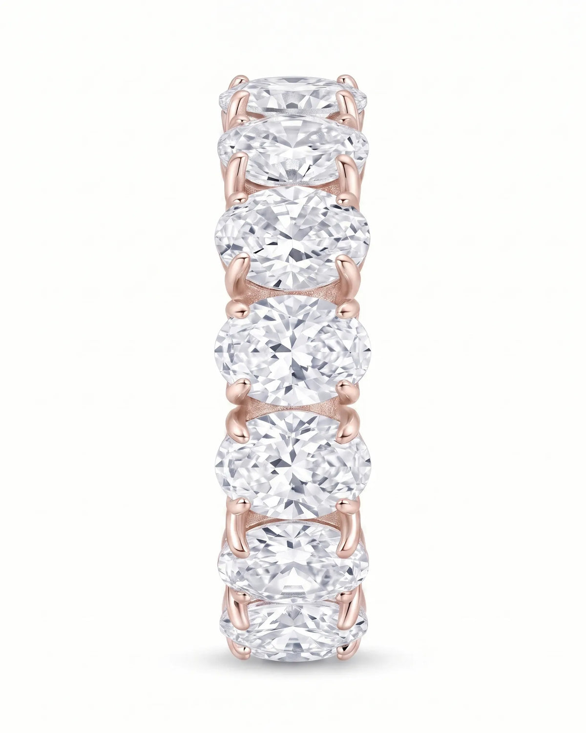 Oval diamond eternity wedding band with an uninterrupted sequence of diamonds | SARATTI