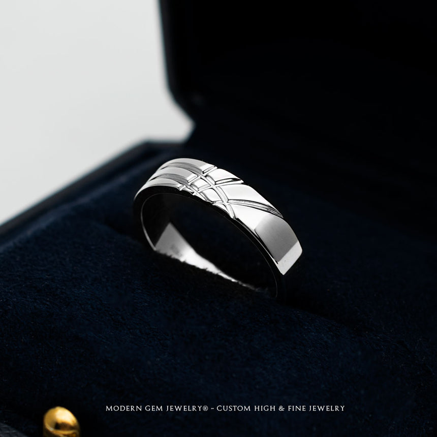 Men's Comfort Fit Wedding Band In White Gold | Modern Gem Jewelry | Saratti