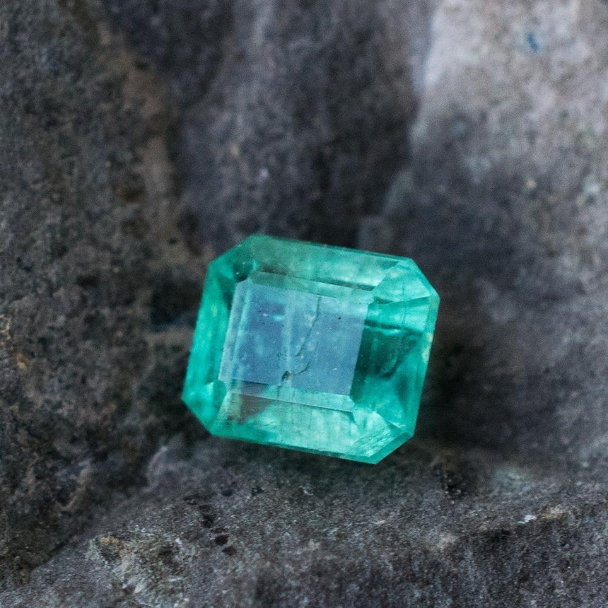 0.86 Carats  Zambian Natural Emerald Gemstone | 5.5 mm x 4.8 mm - Modern Gem Jewelry