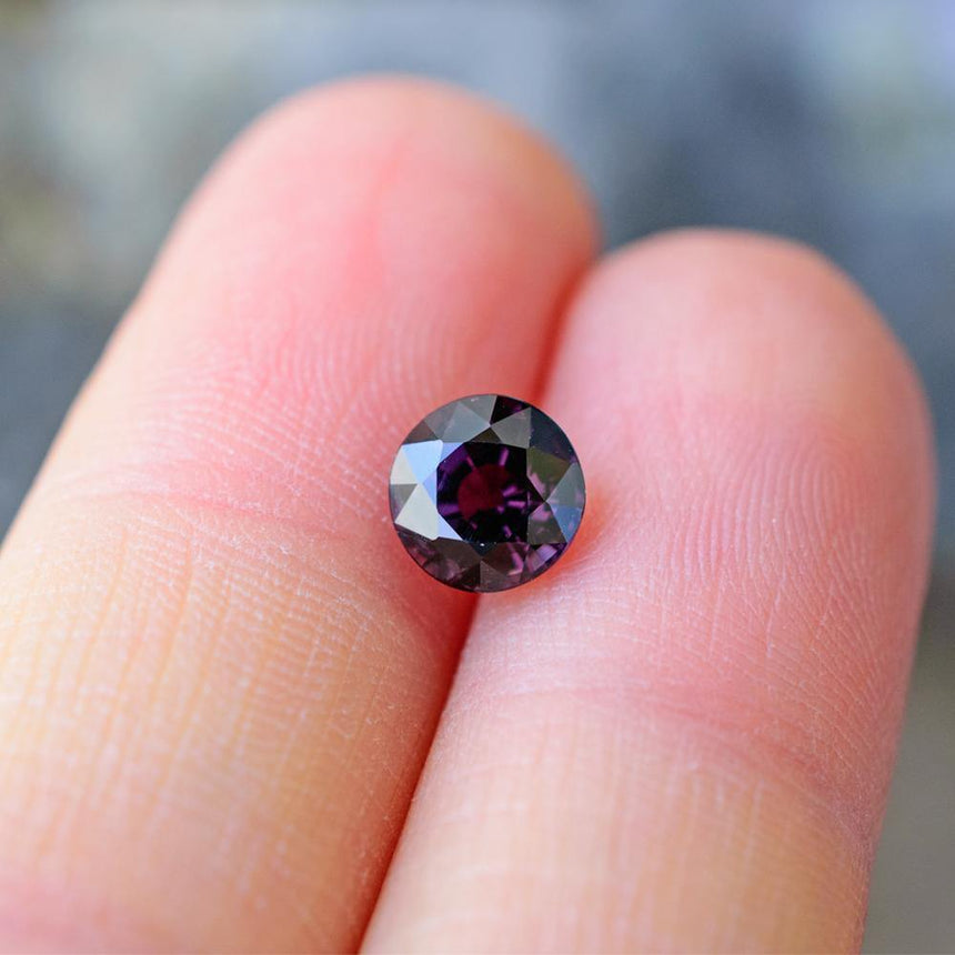 1.35 Carats Bluish Purple Round Natural Spinel 6.25 x 6..25 x 4.68mm - Modern Gem Jewelry