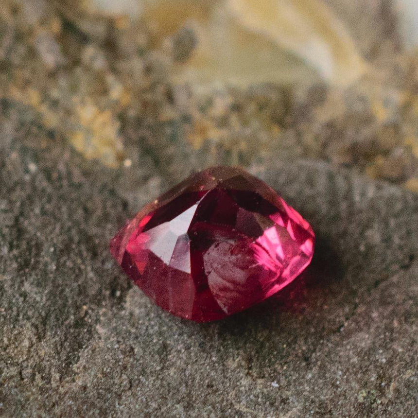 Bright & Lively Red Natural Spinel Gemstone 0.32 Carats - Modern Gem Jewelry