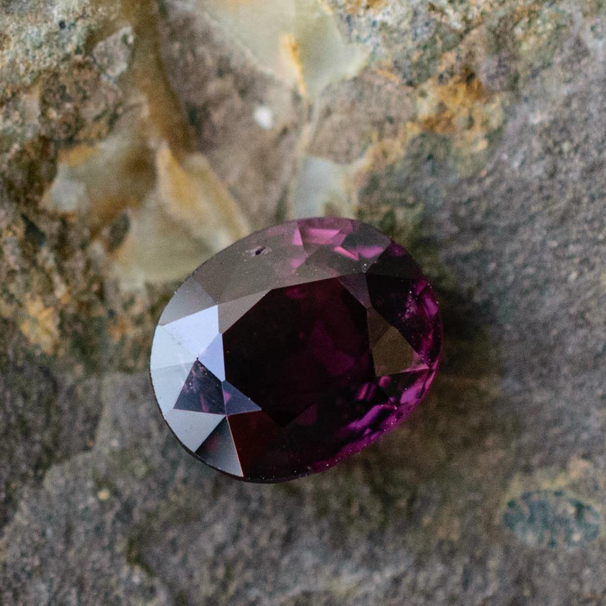 2.08 Carats Oval Purplish Red Natural Spinel Gemstone 6.25 x 6.25 x 4.68 mm - Modern Gem Jewelry
