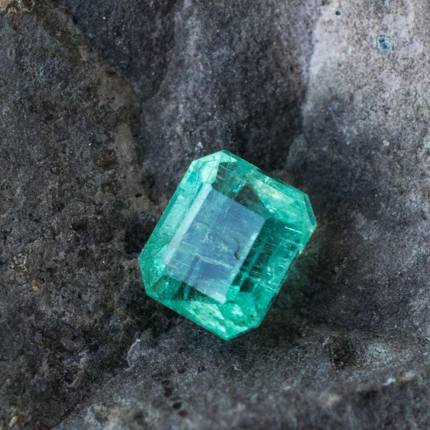 0.86 Carats  Zambian Natural Emerald Gemstone | 5.5 mm x 4.8 mm - Modern Gem Jewelry