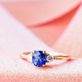 Elegant Cushion Blue Sapphire and Diamond Yellow Gold Ring | Modern Gem Jewelry | Saratti