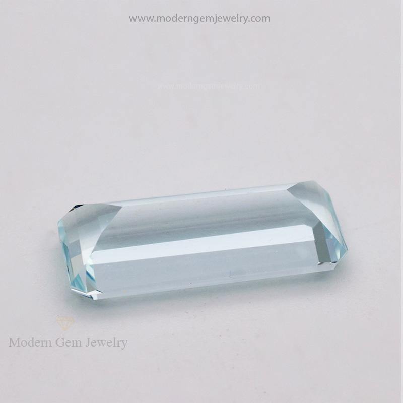 3.70 Carats Vibrant Blue Natural Aquamarine Emerald Cut Gemstone - Modern Gem Jewelry