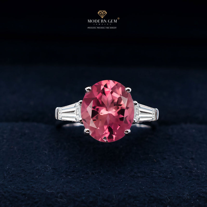 Tourmaline Ring & Diamonds Three Stone Set In 18K White Gold | Custom Rings | Modern Gem Jewelry | Saratti