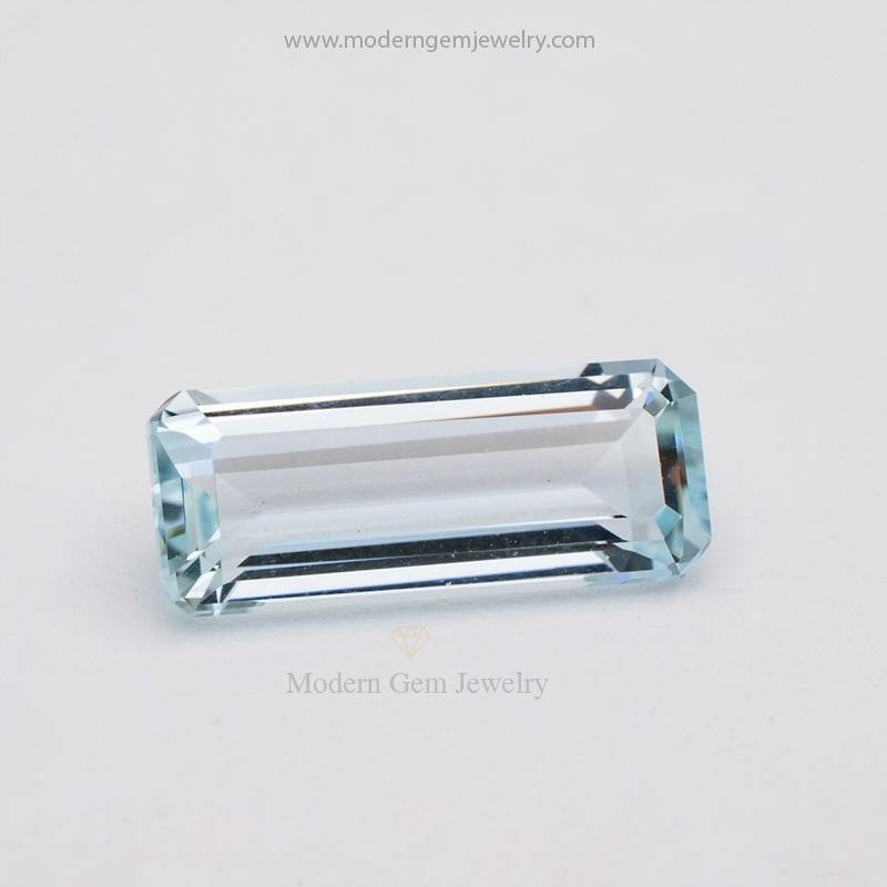 3.70 Carats Vibrant Blue Natural Aquamarine Emerald Cut Gemstone - Modern Gem Jewelry
