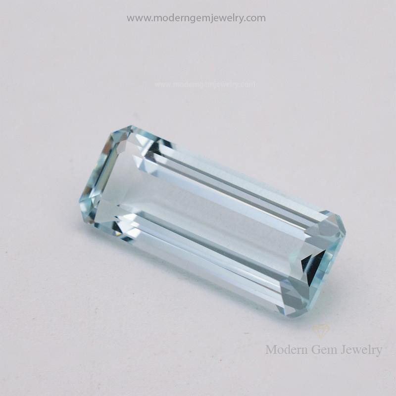 3.70 Carats Vibrant Blue Natural Aquamarine Emerald Cut Gemstone - Modern Gem Jewelry