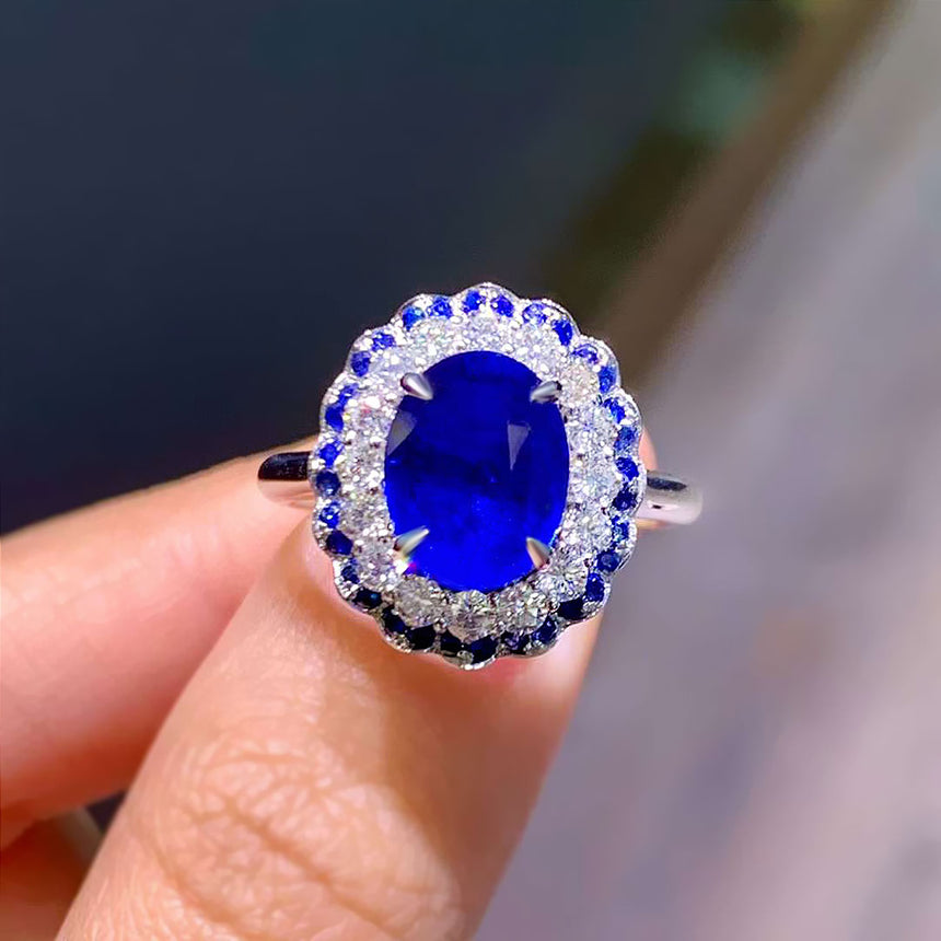 Sparkling Blue Sapphire and Diamonds Ring | 3 Carats | Saratti