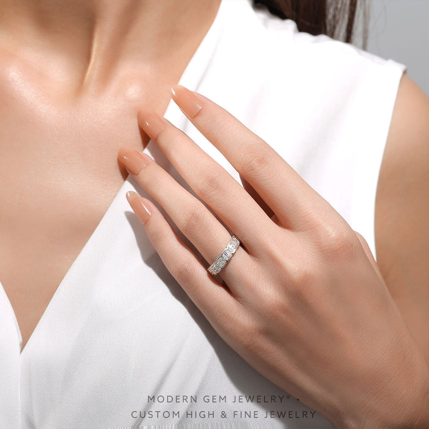 Wedding Band For Emerald Cut Engagement Ring in White Gold on Female Finger | Modern Gem Jewelry | Saratti