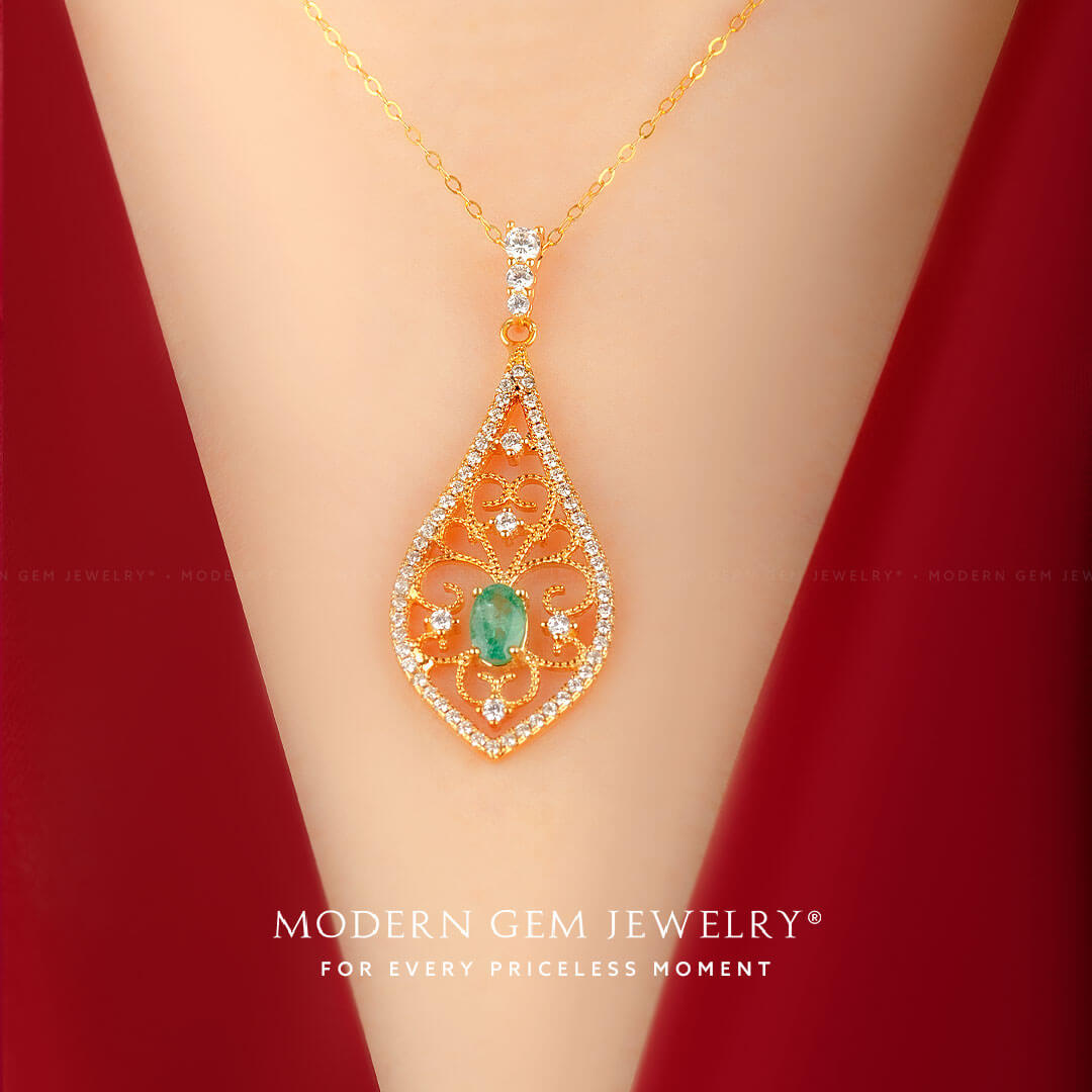 Vintage Inspired Emerald and Diamond Necklace | Saratti