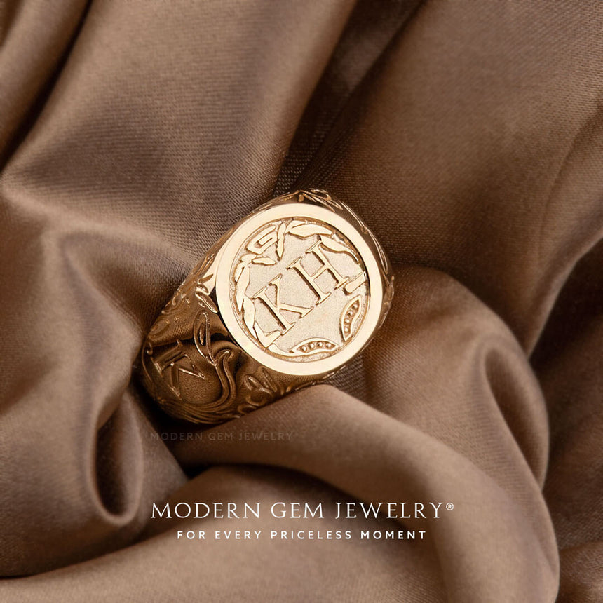 Mens Initial Ring in 18K Yellow Gold | Modern Gem Jewelry | Saratti