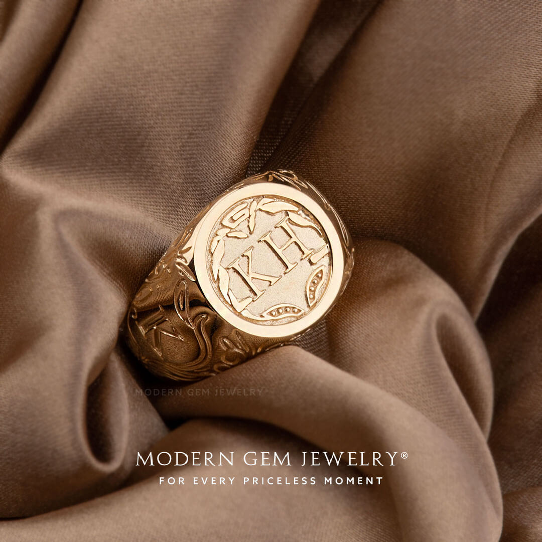 Mens Initial Ring in 18K Yellow Gold | Modern Gem Jewelry | Saratti