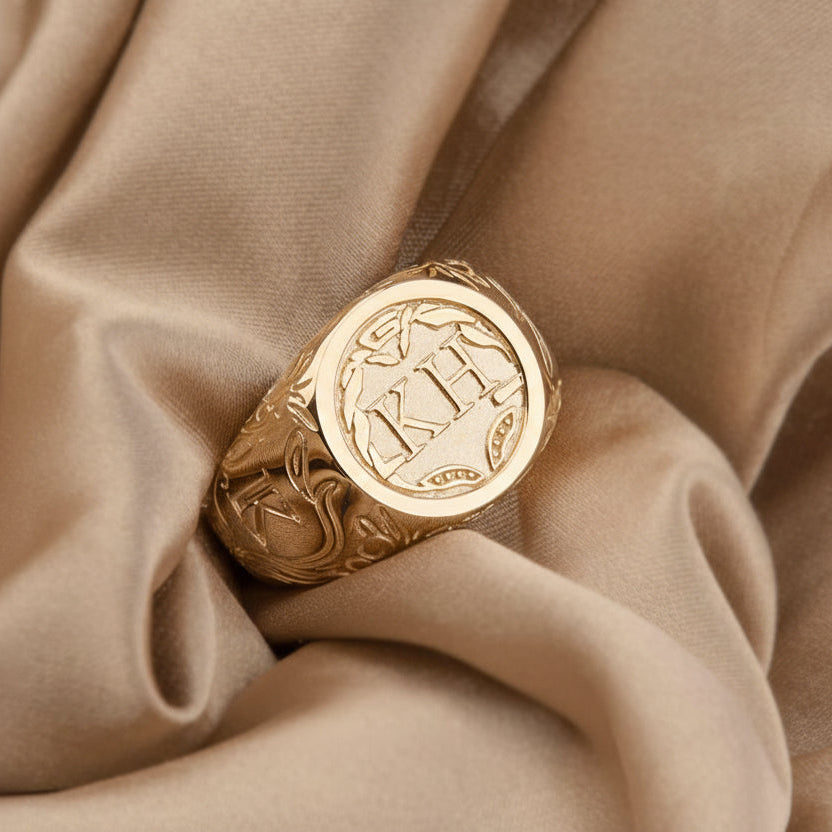 Mens Initial Ring in 18K Yellow Gold | Modern Gem Jewelry | Saratti